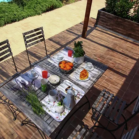 Chic In With Terrace 度假居